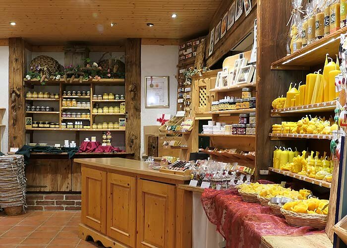Honig, Propolis, Kerzen aus Bienenwachs aus dem Honigladen der Imkerei Kreiner